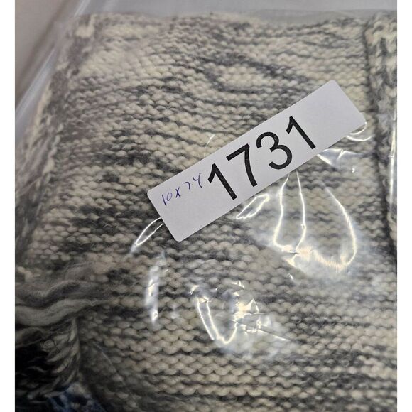 Cozy Winter Knit Scarf With Fringe Edges  One Size  Acrylic & Wool Blend - Picture 6 of 7